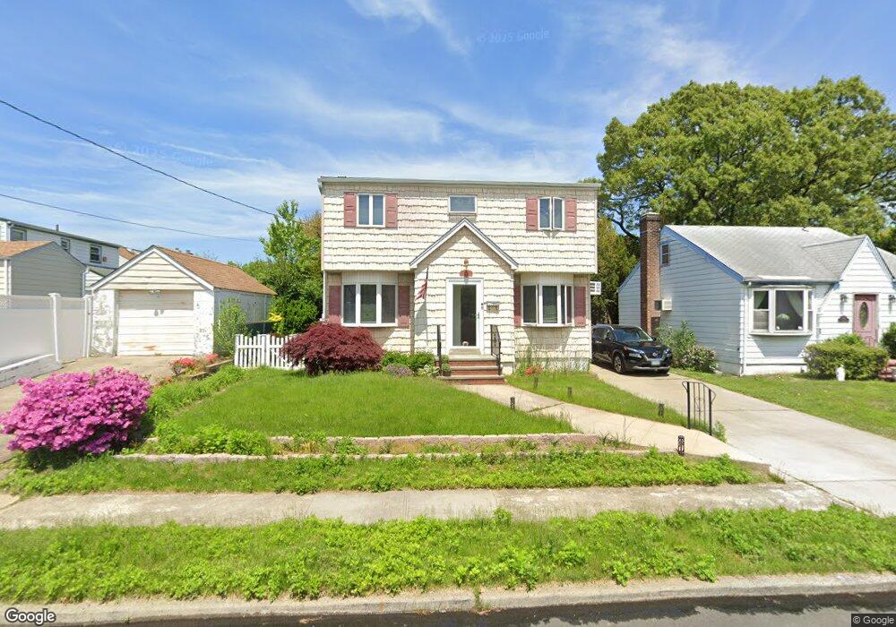 892 Saint James Place, Franklin Square, NY 11010 - photo 1