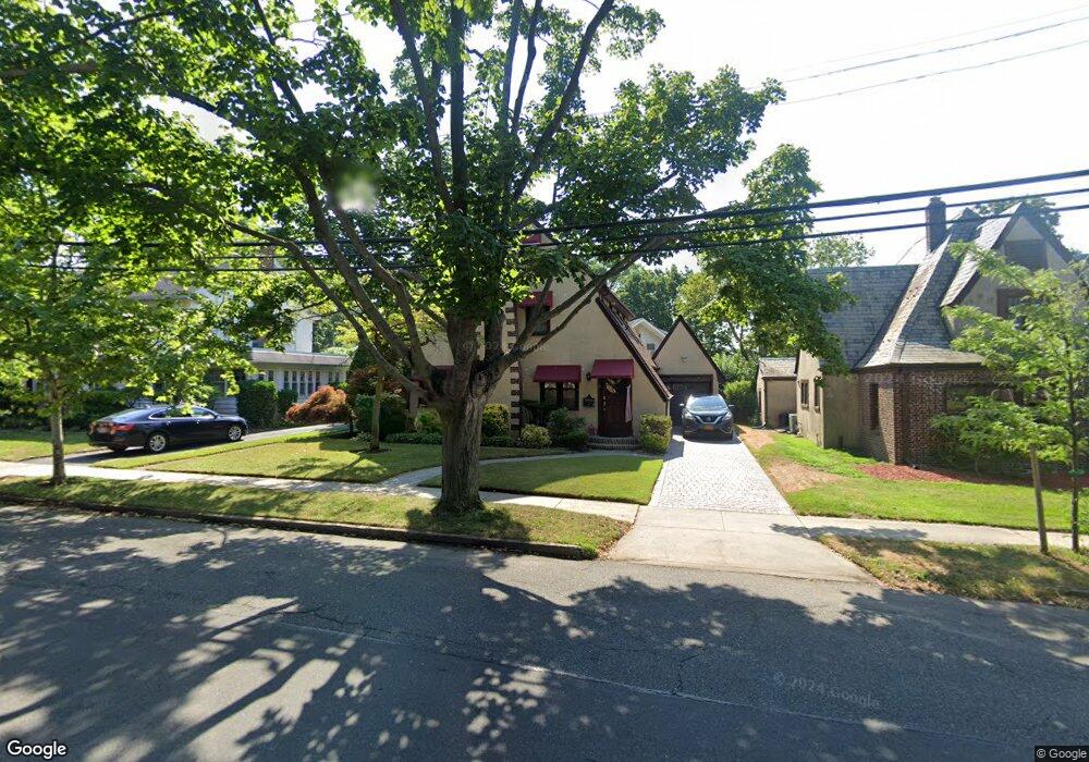 6 Pennsylvania Blvd, Floral Park, NY 11001 - photo 1