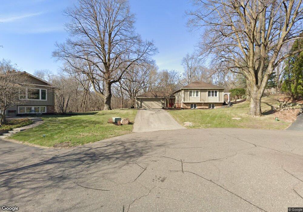 15500 Highland Lawns Ct, Minnetonka, MN 55345 - photo 1