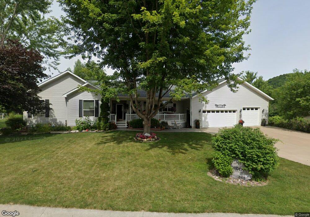 345 Hickory Ln, Lansing, IA 52151 - photo 1