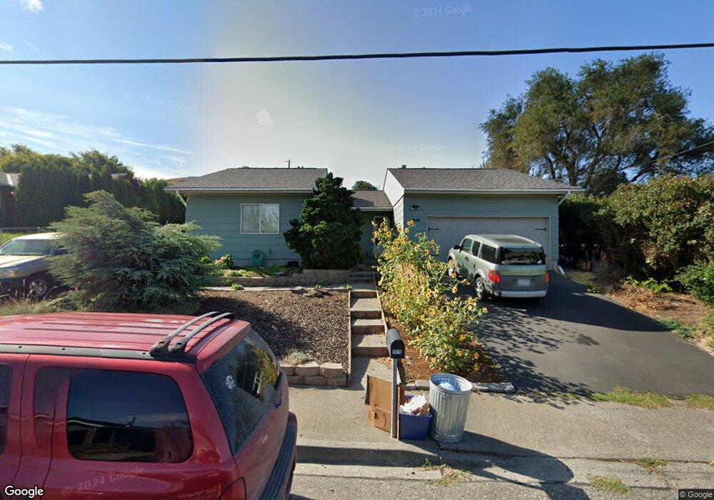 1916 E 14th St, the Dalles, OR 97058 - photo 1