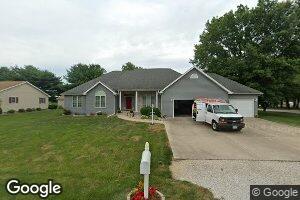 6 Hunter Ct, Moweaqua, IL 62550