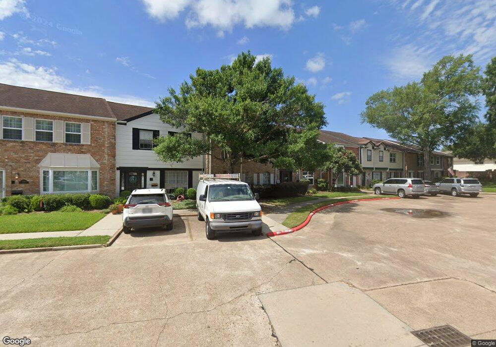 1372 Country Place Dr, Houston, TX 77079 - photo 1