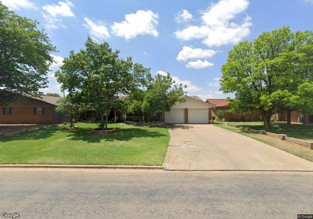 2001 Ennis St, Plainview, TX 79072 - photo 1