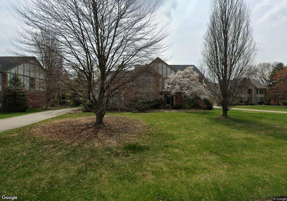 1054 Clear Point Ct, Bloomfield Hills, MI 48304 - photo 1