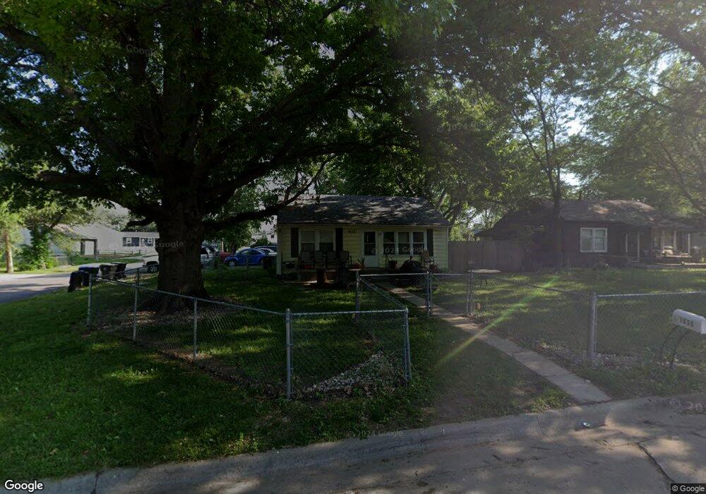 1035 SE Pinecrest Dr, Topeka, KS 66605 - photo 1