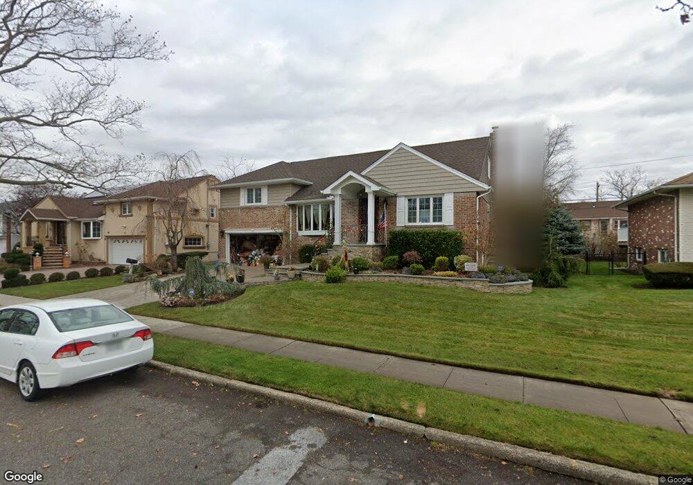 1050 Lawrence Ct, Valley Stream, NY 11581 - photo 1