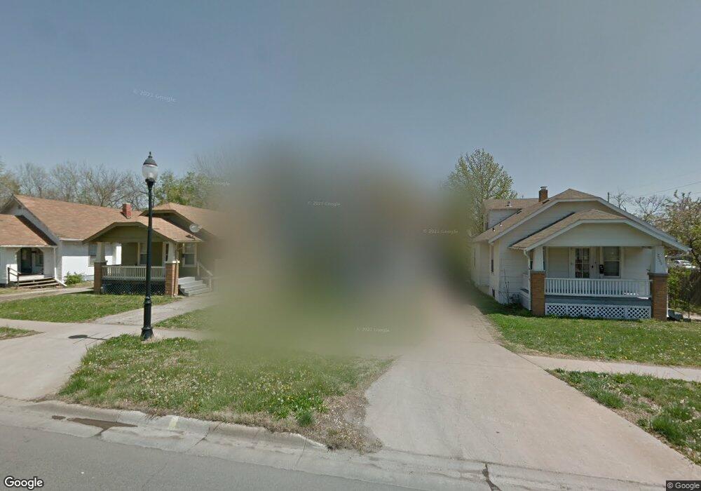 2076 SW Washburn Ave, Topeka, KS 66604 - photo 1