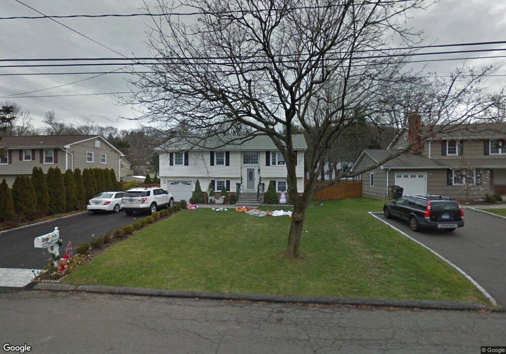 73 Three Lakes Dr, Stamford, CT 06902 - photo 1