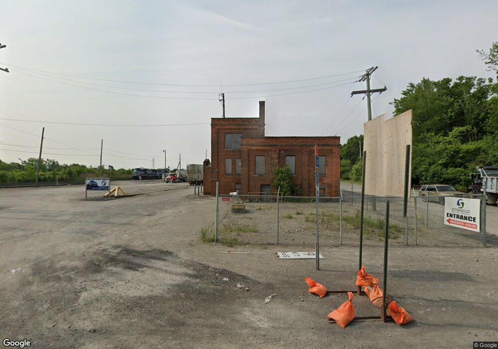 1430 E Carpenter Rd, Flint, MI 48505 - photo 1