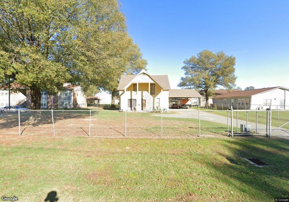 610 W 2nd St, Stuttgart, AR 72160 - photo 1