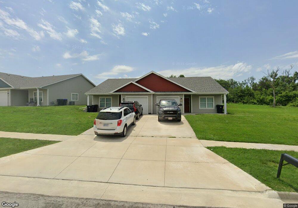 3223 SW Clare Ave, Topeka, KS 66611 - photo 1