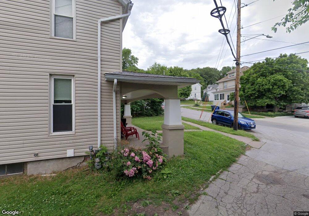 710 Tremont Ave unit 3 bdrm  1.5 bath, Davenport, IA 52803 - photo 1