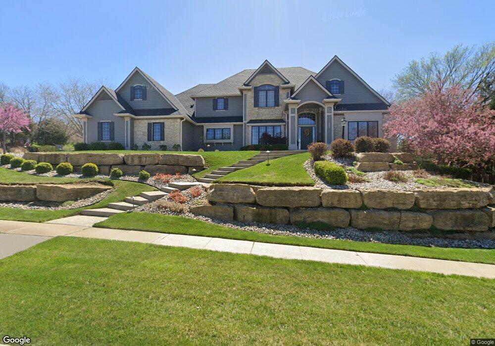 5701 SW Clarion Ln, Topeka, KS 66610 - photo 1