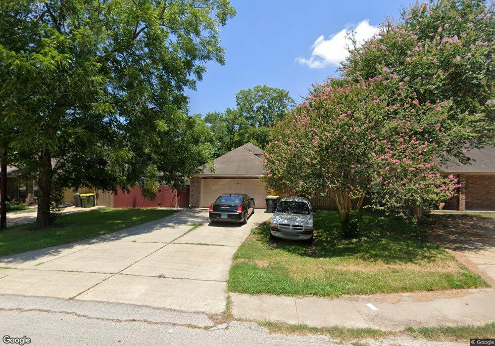 2221 N Austin Ave, Pearland, TX 77581 - photo 1