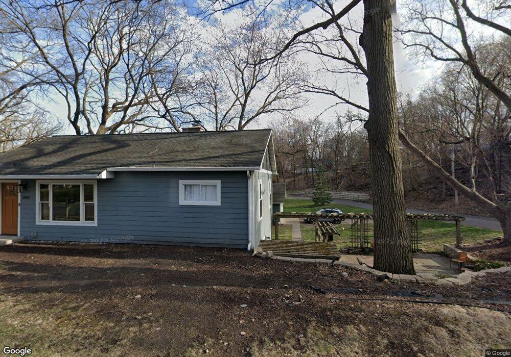 18901 Chestnut Ln, Minnetonka, MN 55345 - photo 1