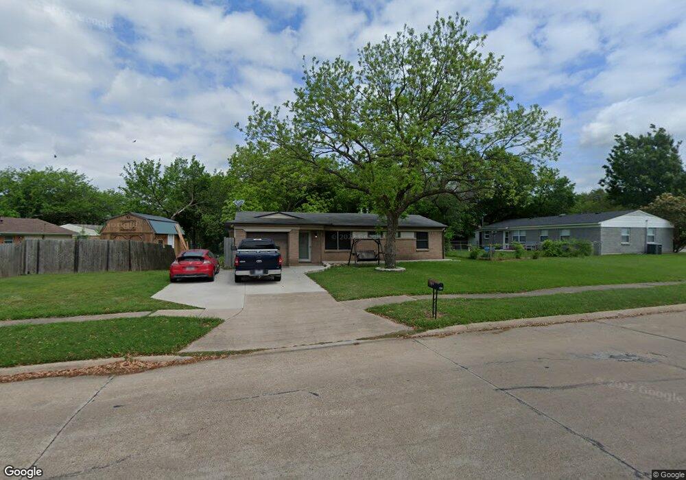 703 Casa Linda St, Ennis, TX 75119 - photo 1