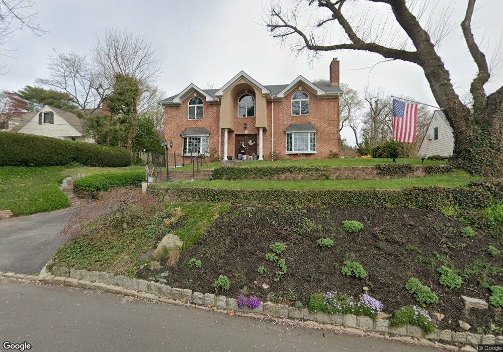 9 Joel Place, Port Washington, NY 11050 - photo 1