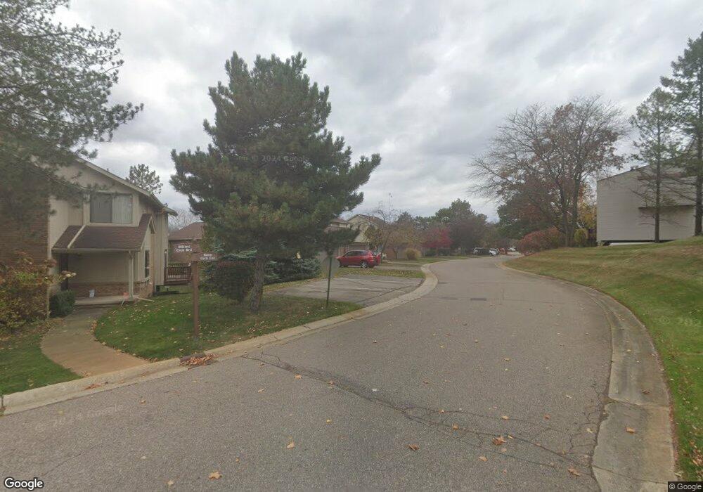 5584 Hillcrest Cir W, West Bloomfield, MI 48322 - photo 1