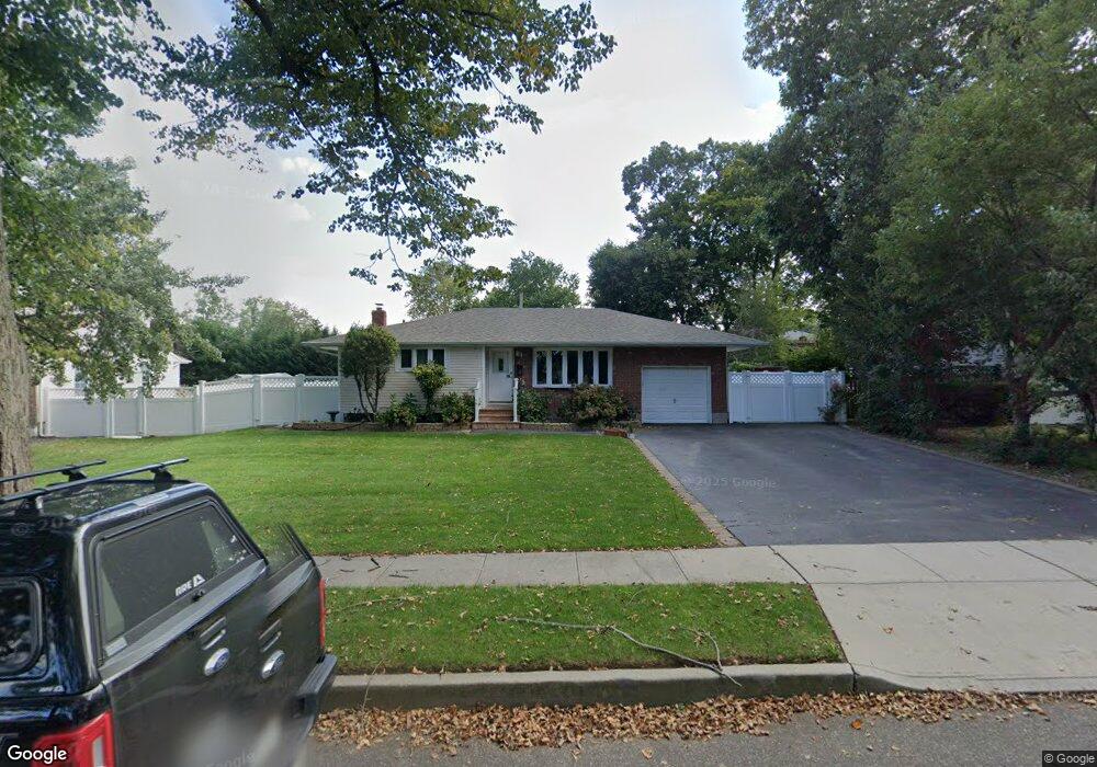 16 Dewey Rd, ComMacK, NY 11725 - photo 1