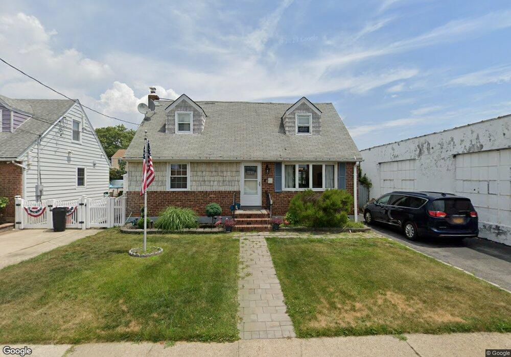 290 Beebe Rd, Mineola, NY 11501 - photo 1