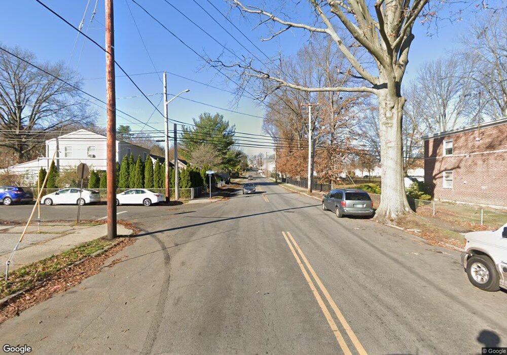 323 Granfield Ave unit D, Bridgeport, CT 06610 - photo 1