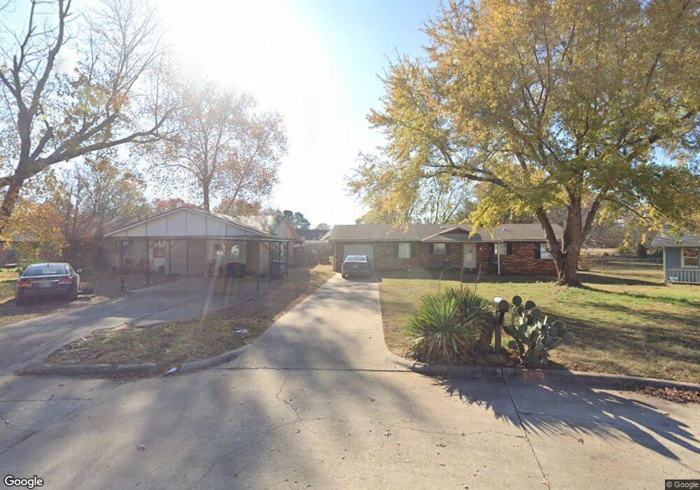 405 Ashwood Cir, Henryetta, OK 74437 - photo 1