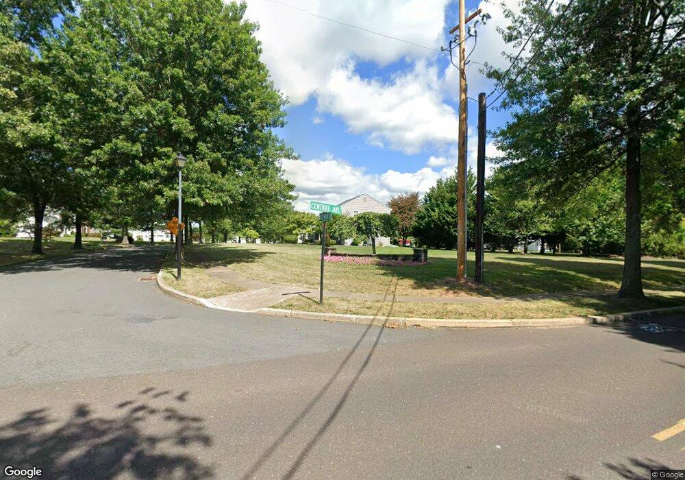 102 Rosewood Dr, Telford, PA 18969 - photo 1