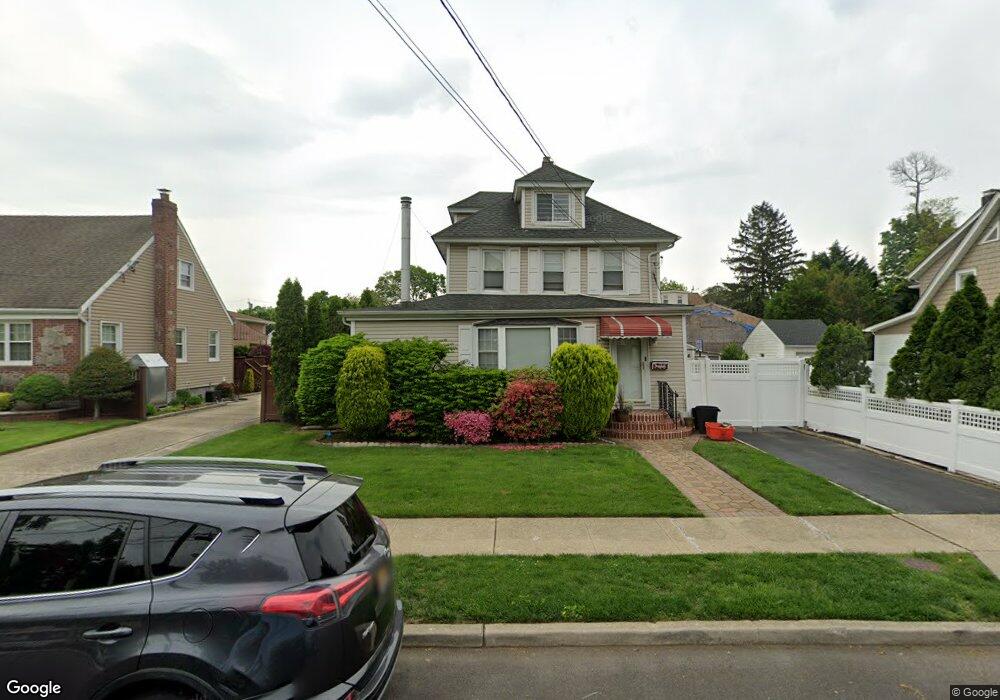 117 Walnut St, West Hempstead, NY 11552 - photo 1