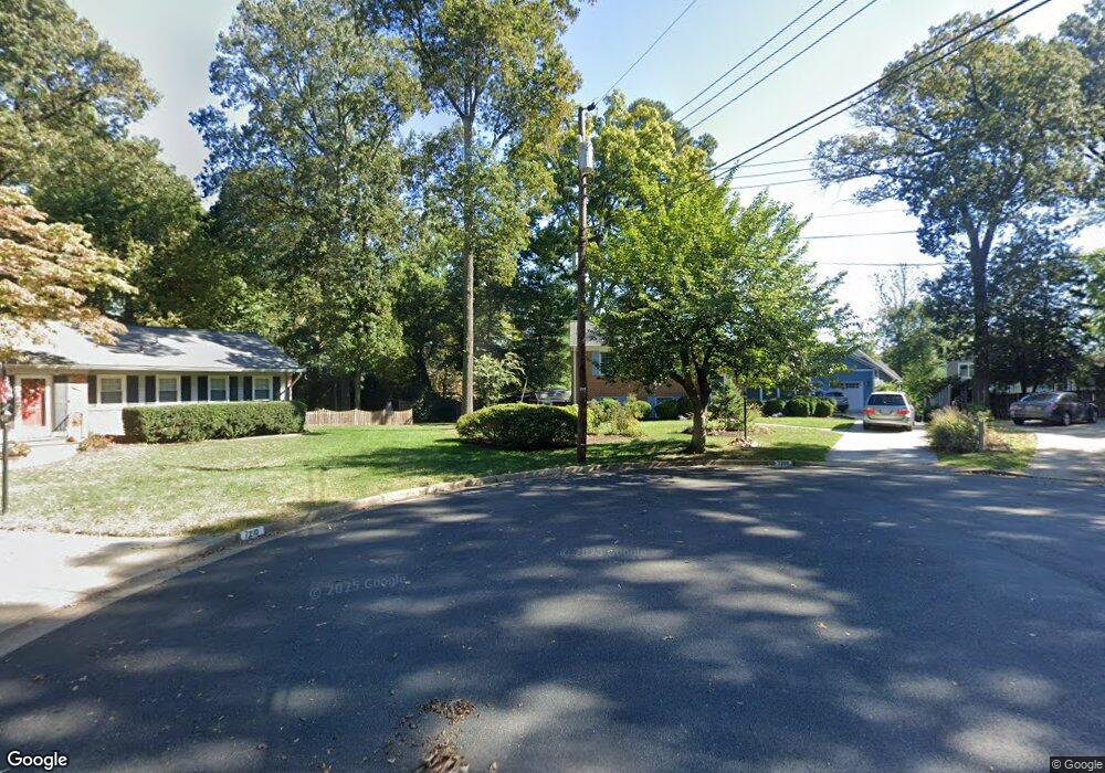 7208 Deerfield Ct, Falls Church, VA 22043 - photo 1