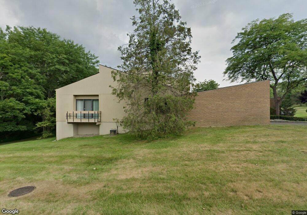 7367 Laurel Ct, West Bloomfield, MI 48322 - photo 1