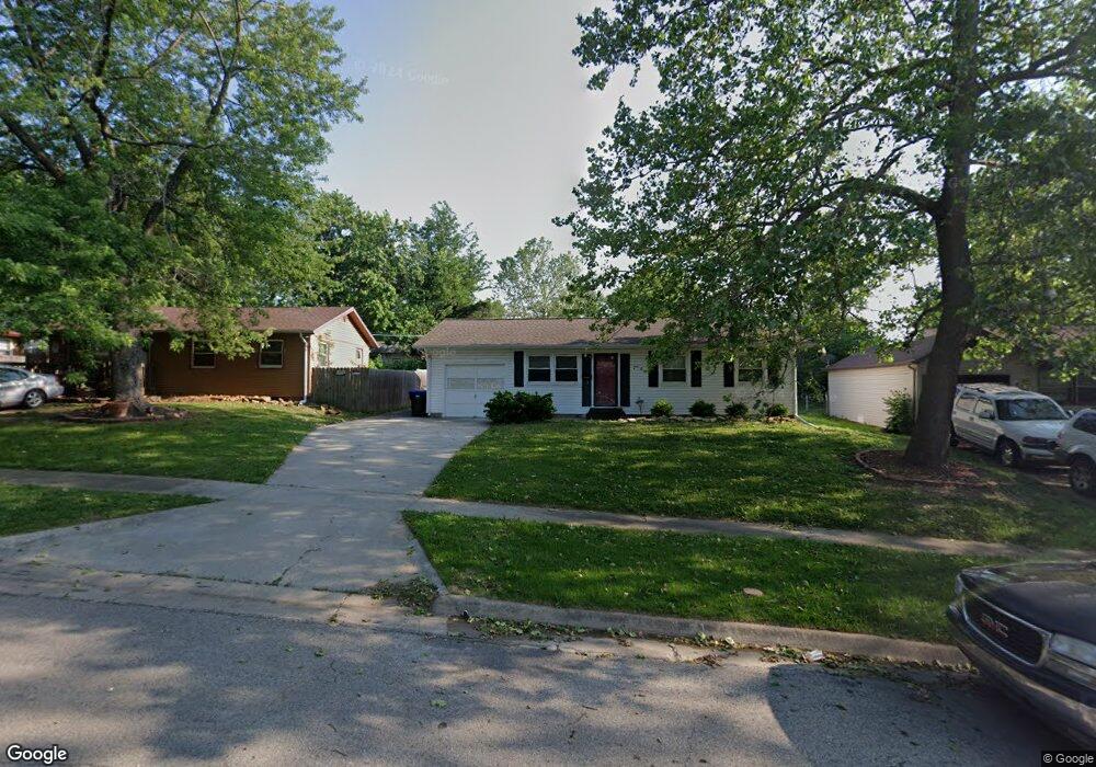 621 SE 35th St, Topeka, KS 66605 - photo 1