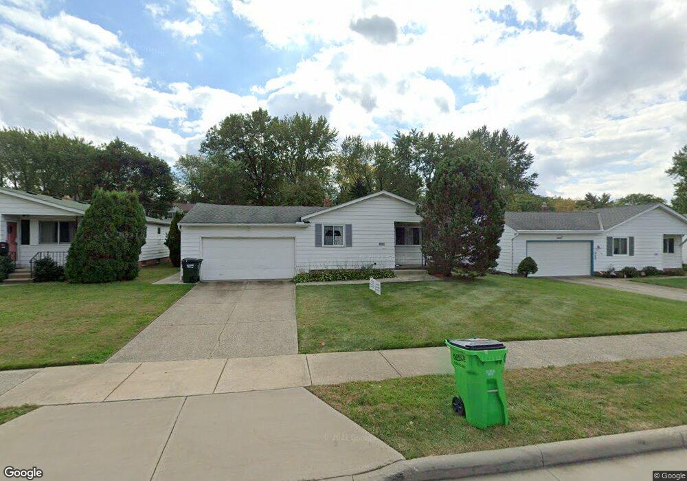 30280 Twin Lakes Dr, Wickliffe, OH 44092 - photo 1