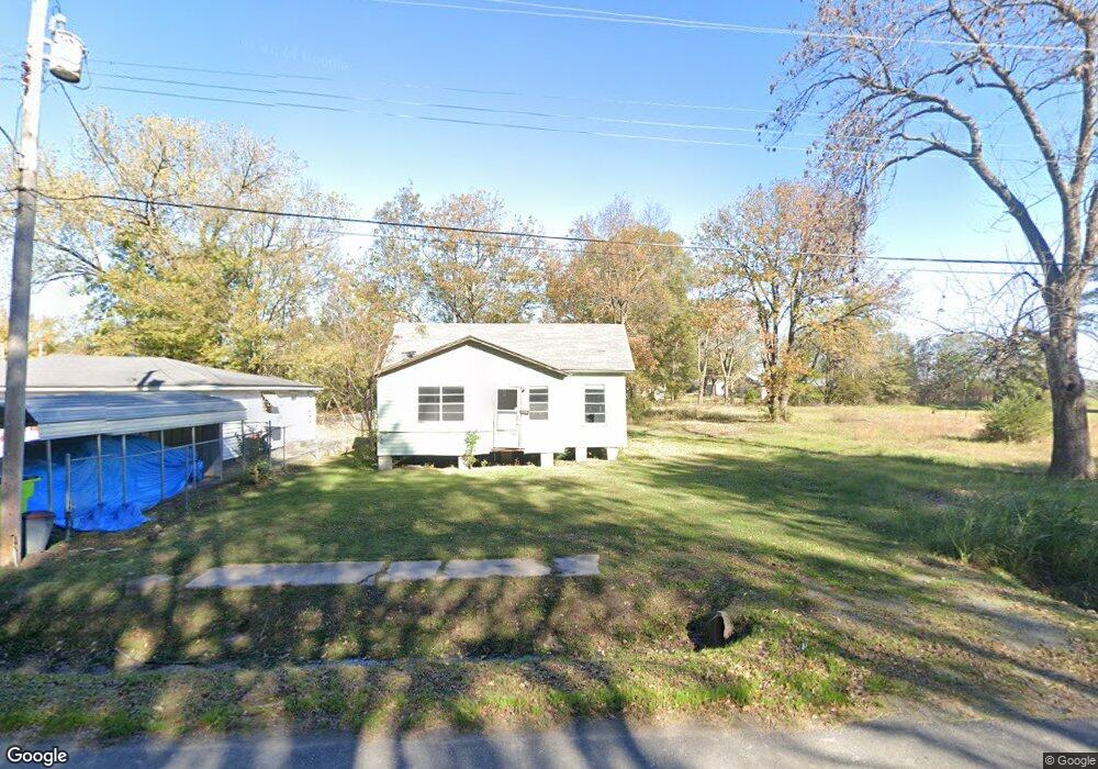 1215 E 2nd St, Stuttgart, AR 72160 - photo 1