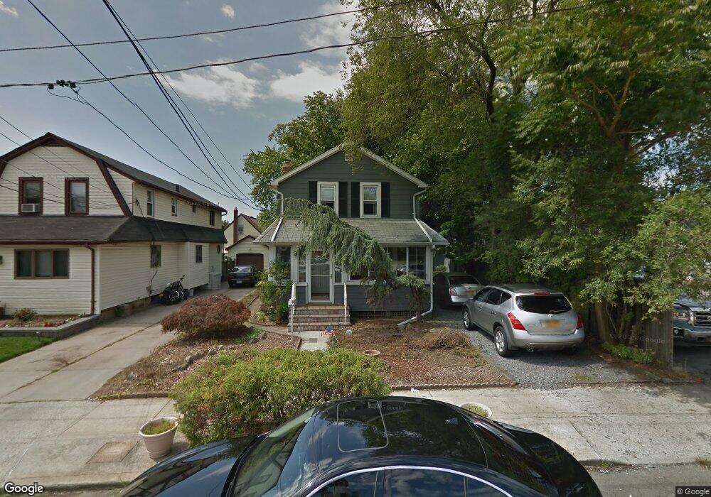 20 Exeter Ave, Lynbrook, NY 11563 - photo 1