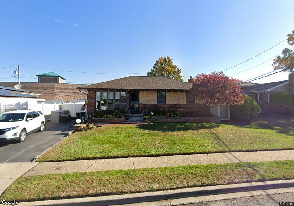 640 Dolores Ln, Bethpage, NY 11714 - photo 1