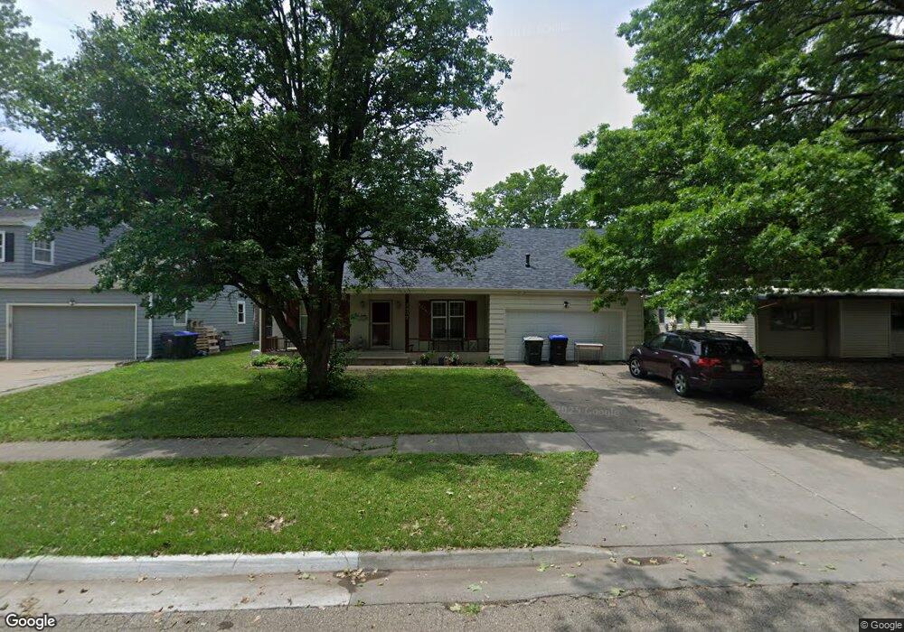 2933 SW Atwood Ave, Topeka, KS 66614 - photo 1