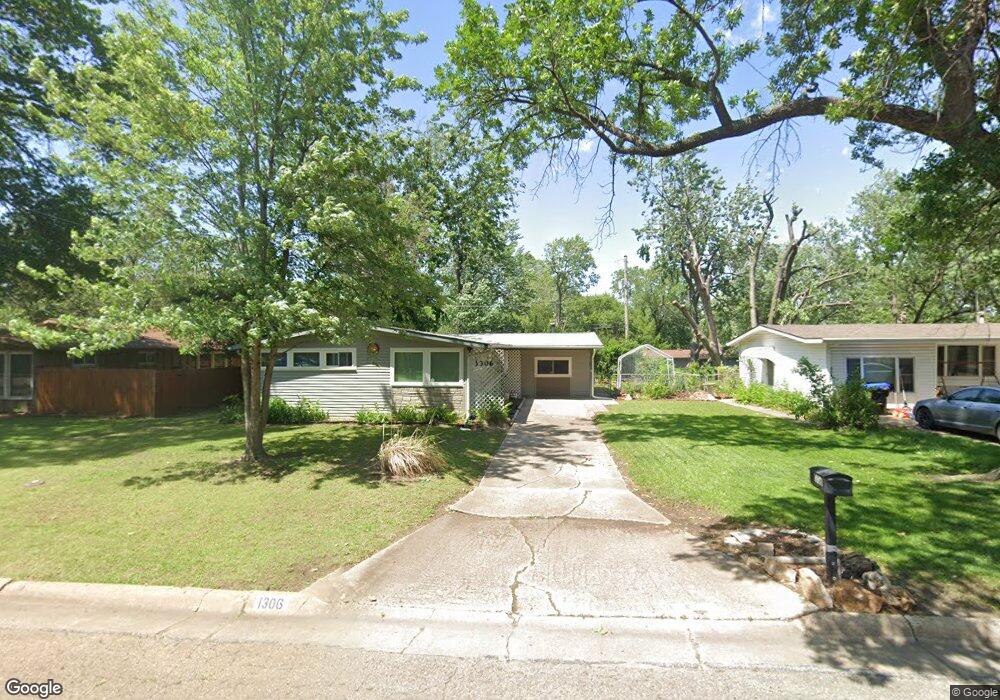 1306 SW Argyll St, Topeka, KS 66611 - photo 1