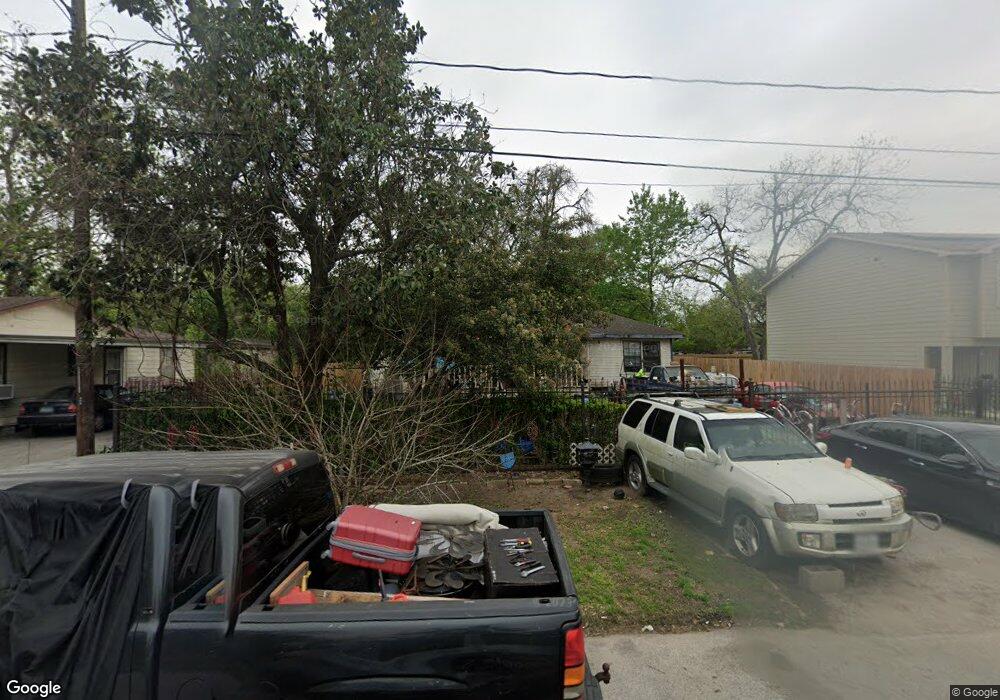 959 Lucky St, Houston, TX 77088 - photo 1