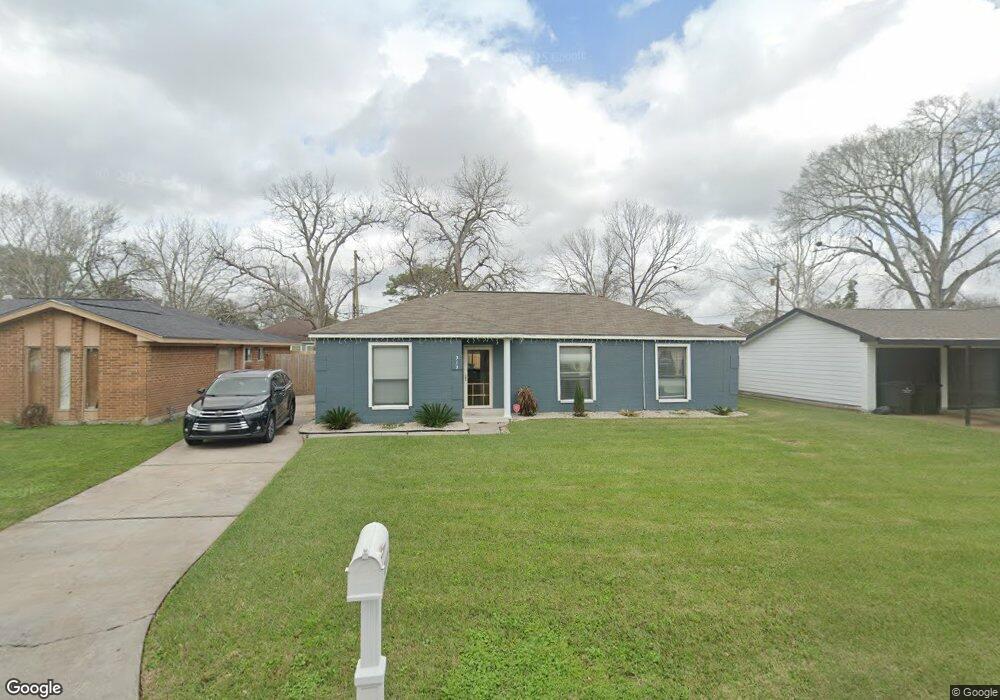 313 Cypress St, Alvin, TX 77511 - photo 1