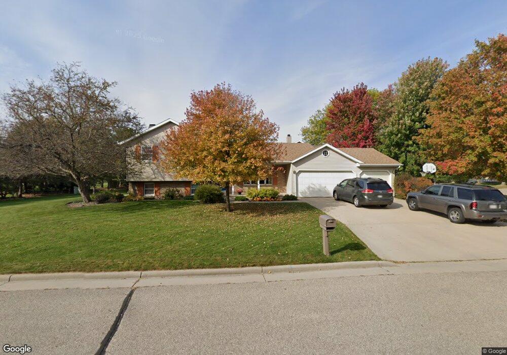 3701 N Suncrest Ln, Appleton, WI 54914 - photo 1