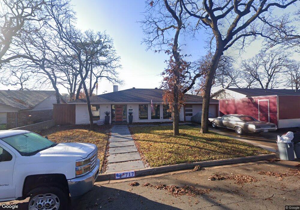 717 Thousand Oaks Dr, Hurst, TX 76054 - photo 1
