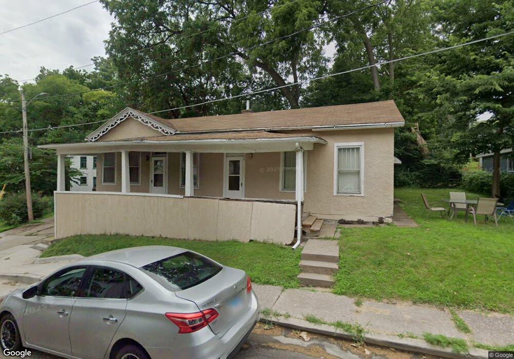 826 Esplanade Ave, Davenport, IA 52803 - photo 1