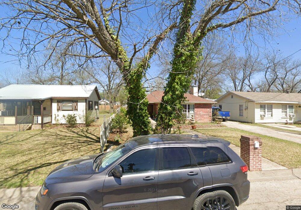 704 W Lone Star Ave, Cleburne, TX 76033 - photo 1