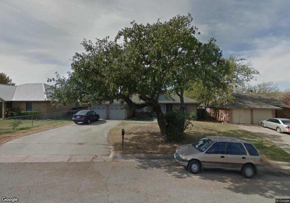 305 Oakridge Dr, Weatherford, TX 76086 - photo 1