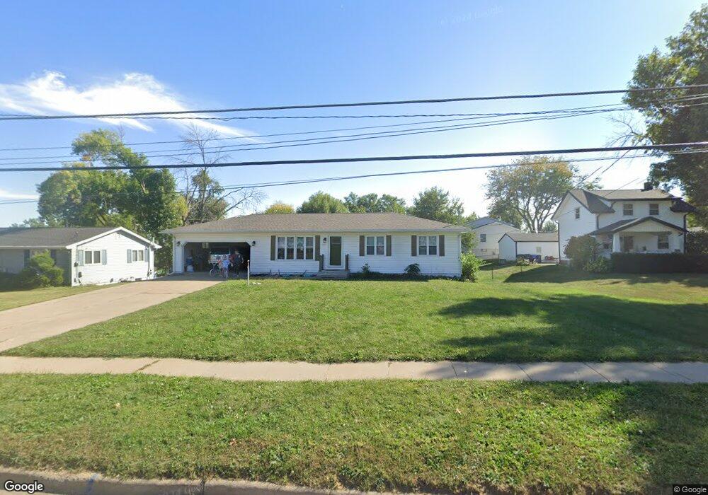 2621 Wilson Ave SW, Cedar Rapids, IA 52404 - photo 1