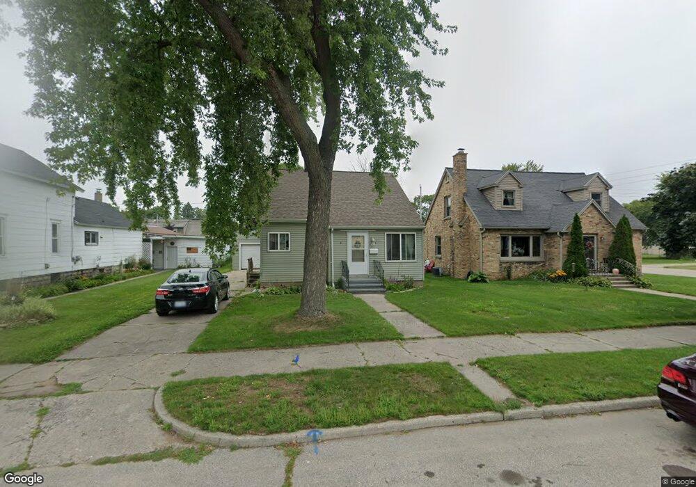 2004 16th Ave, Menominee, MI 49858 - photo 1