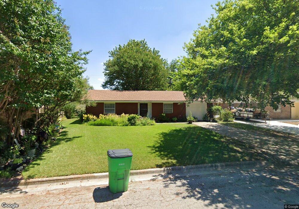 1716 Dover Dr, Gainesville, TX 76240 - photo 1