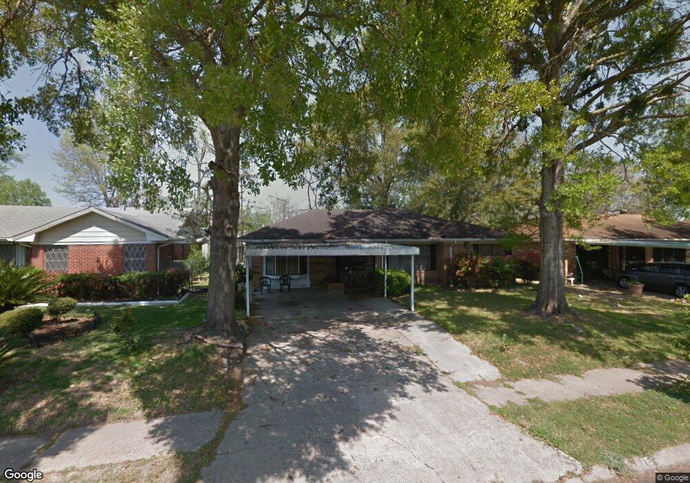 439 E Delz Dr, Houston, TX 77022 - photo 1