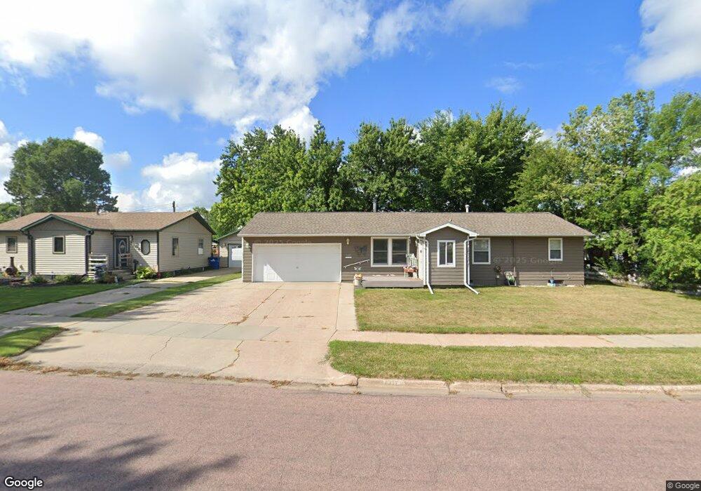 1305 E 5th Ave, Mitchell, SD 57301 - photo 1